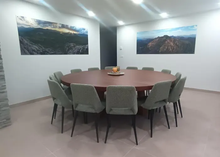 Del Valle Estrecho La Lastra